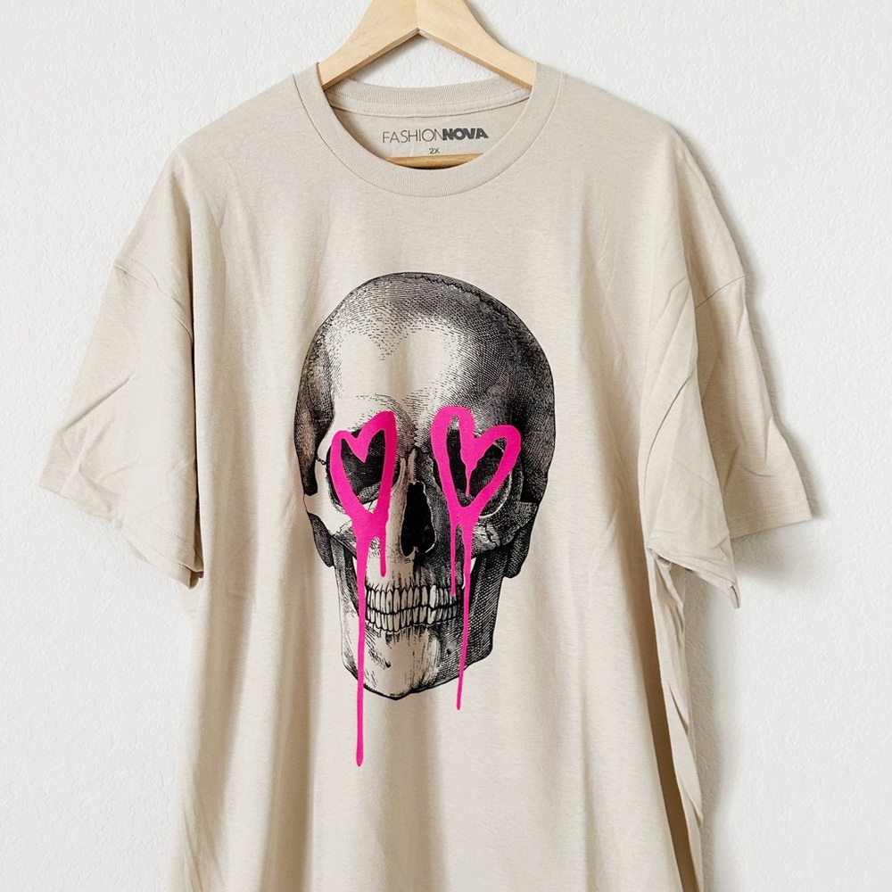 NEW Fashion Nova Skull with Pink Heart Accents Graphic Tee - Picture 4 of 6